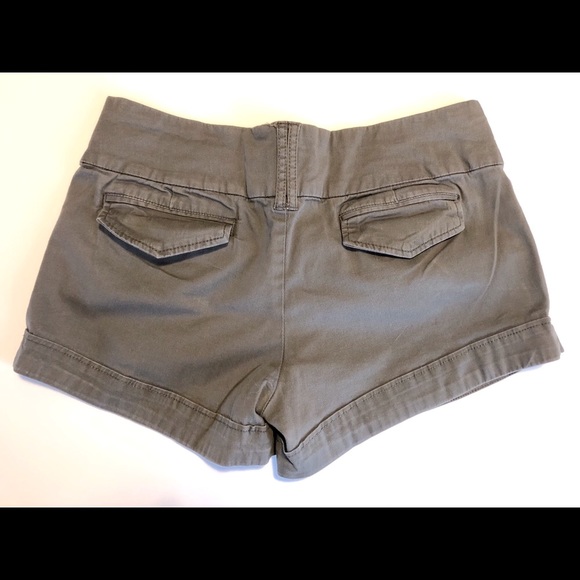 Khaki green shorts, size M, big 4 pockets - Picture 2 of 4
